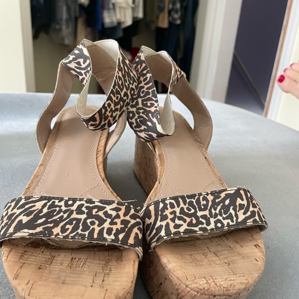 Size 6 wedge sandals leopard print